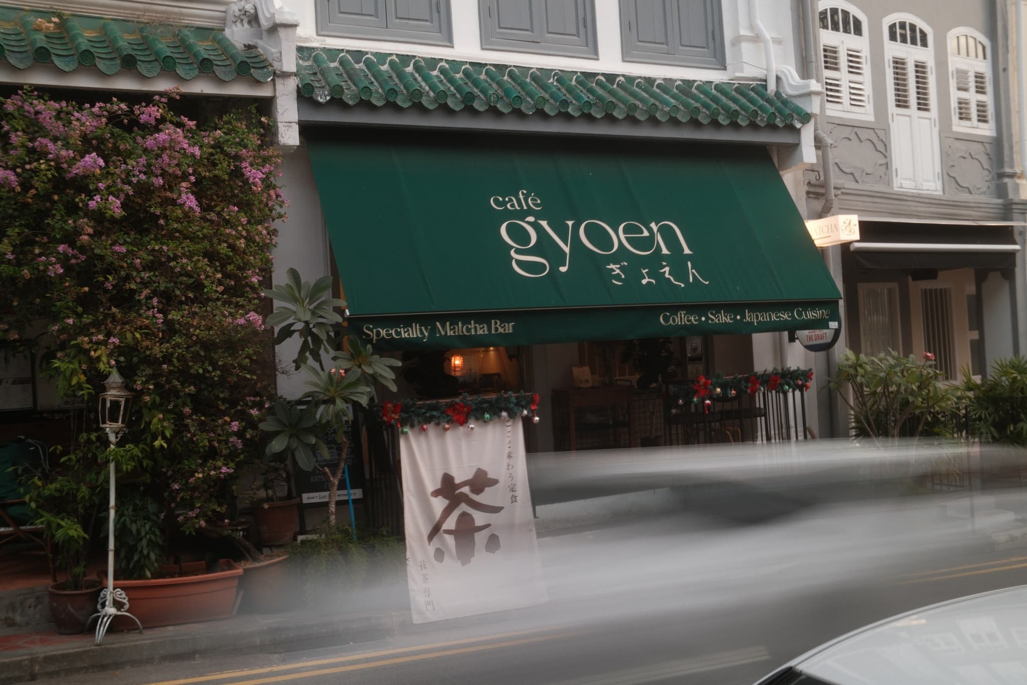 Cafe Gyoen Club Street interior